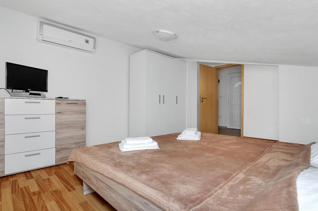 Apartmani Cico Gdinj Экстерьер фото